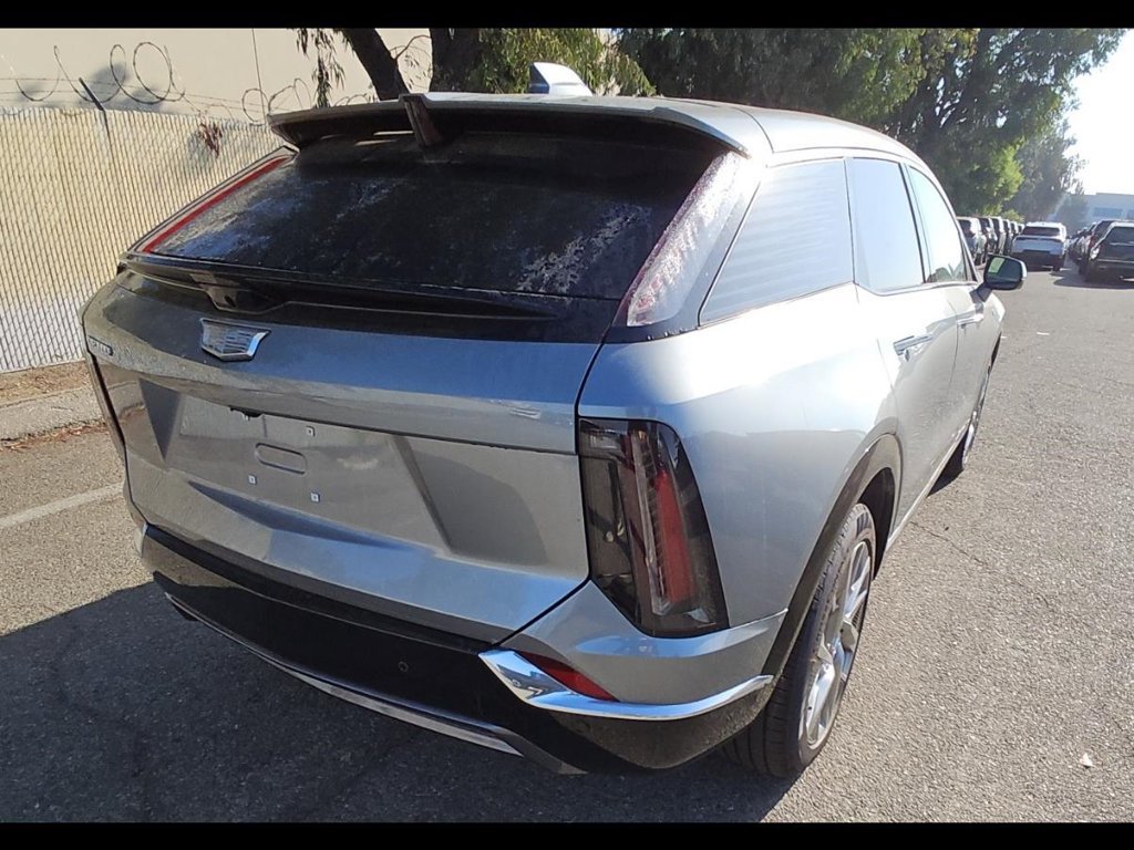 Used 2027 Cadillac Optiq Luxury RWD image 14