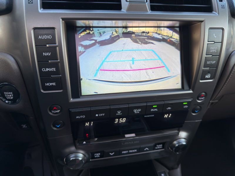 Used 2017 Lexus GX 460 image 17