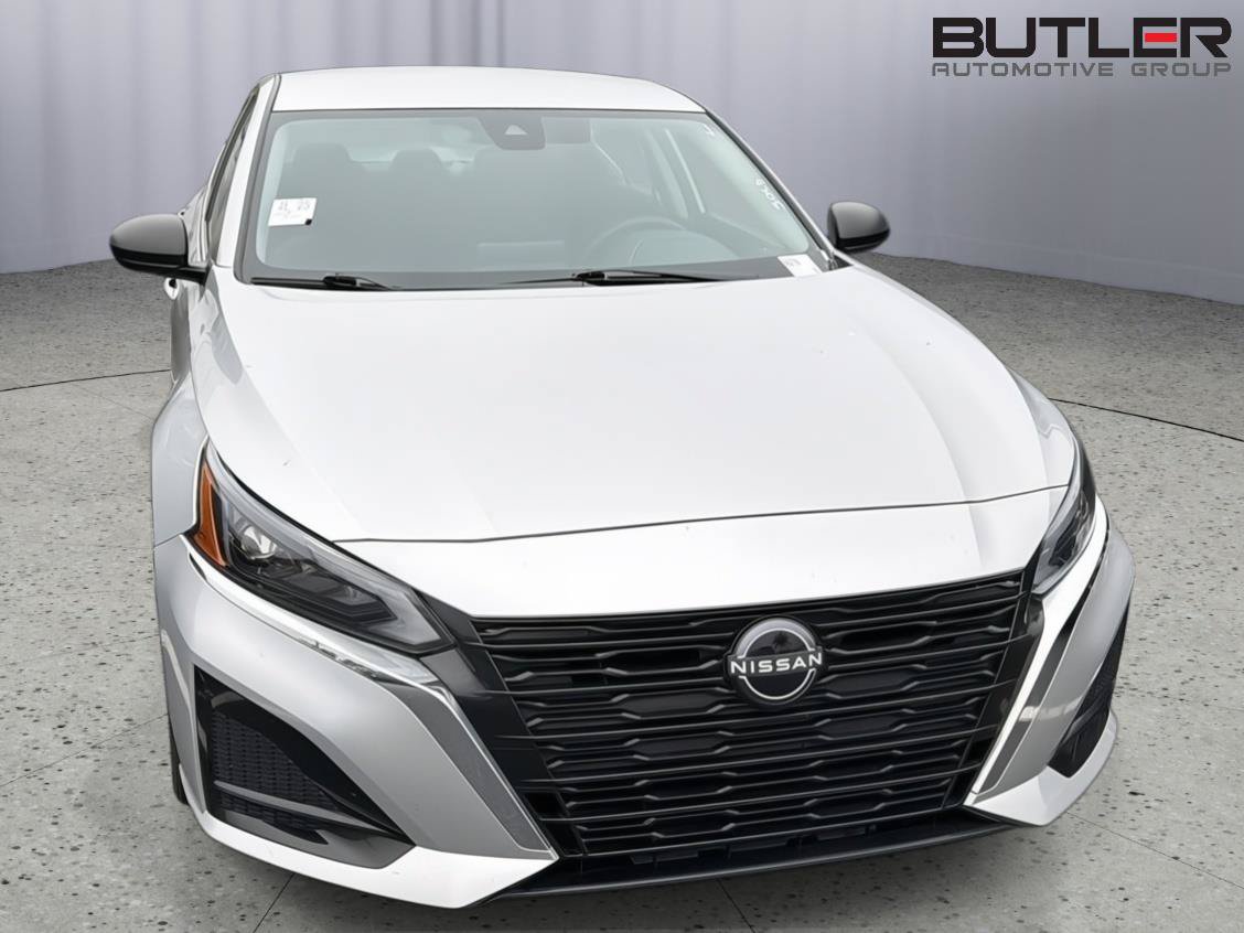 Used 2025 Nissan Altima 2.5 SV FWD image 4