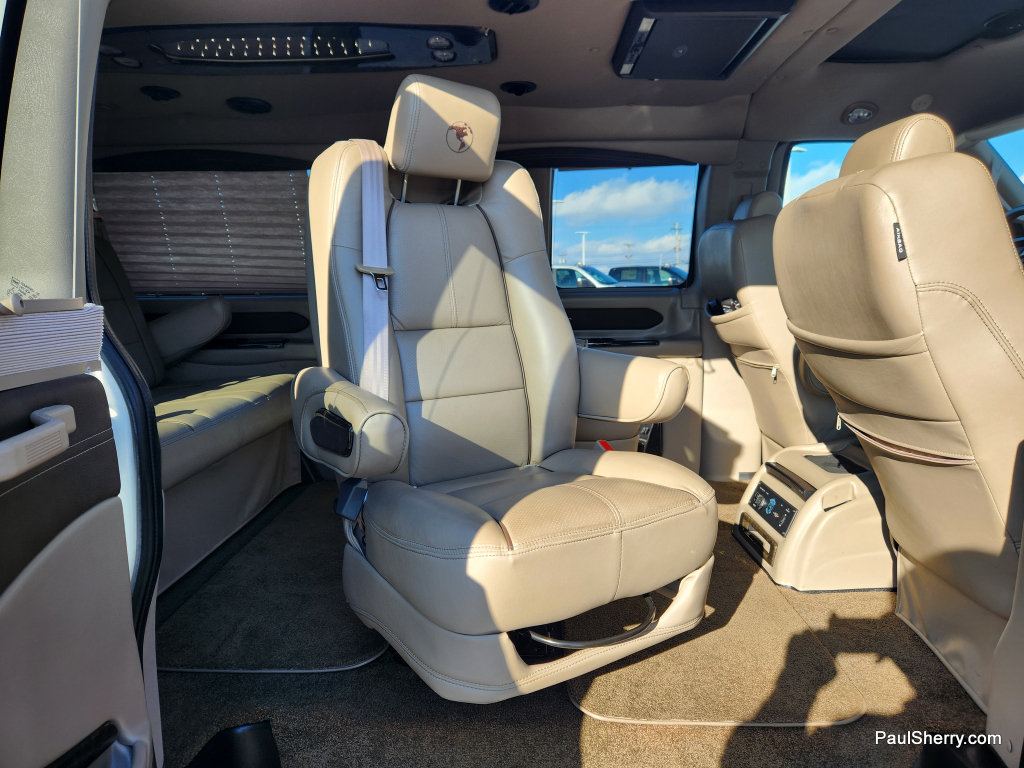 Used 2019 Chevrolet Express 2500 w/ Enhanced Convenience Package RWD image 9