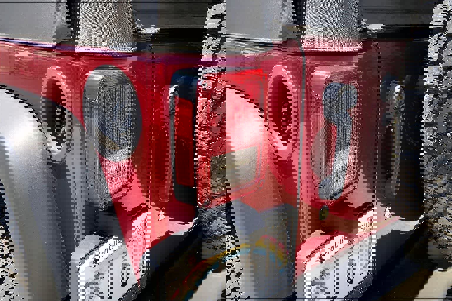 Used 2012 Jeep Wrangler Unlimited Sport w/ Connectivity Group AWD/4WD image 30