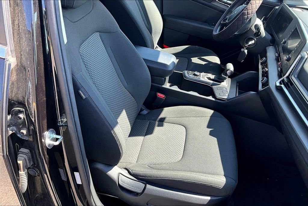 Used 2023 Kia Sportage LX image 5