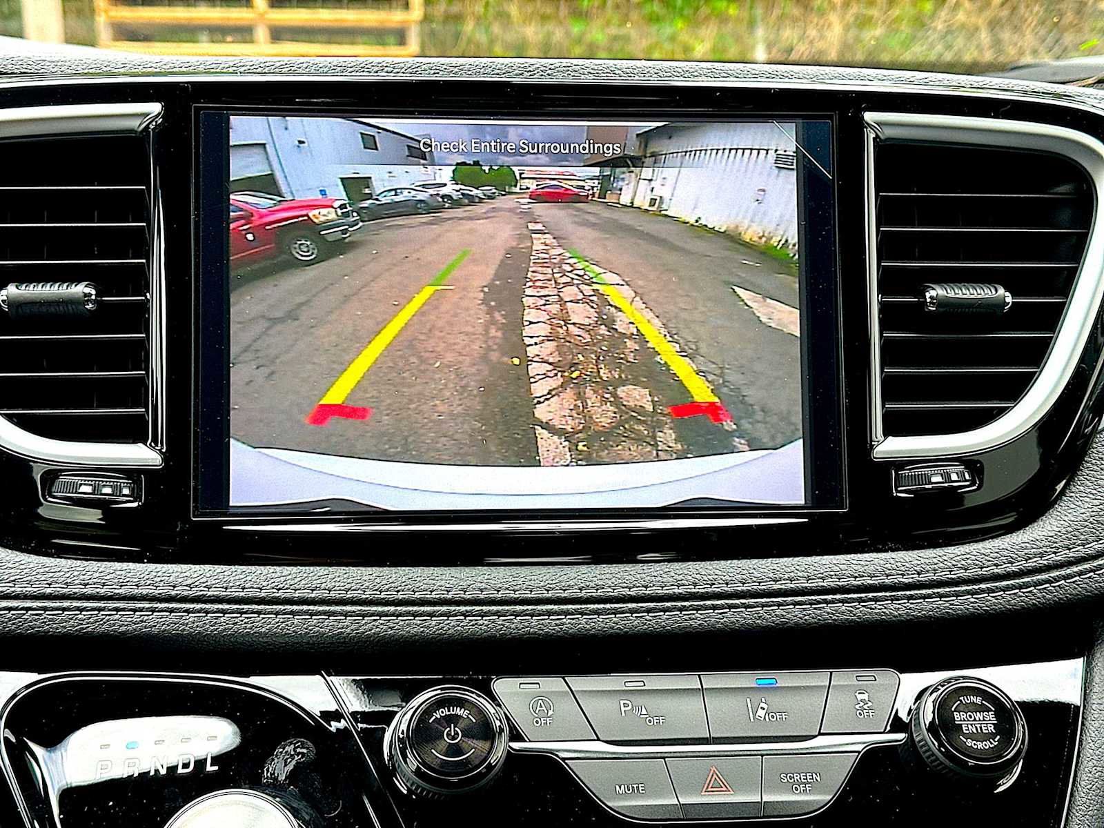 New 2026 Chrysler Pacifica Limited w/ Trailer Tow Group image 24