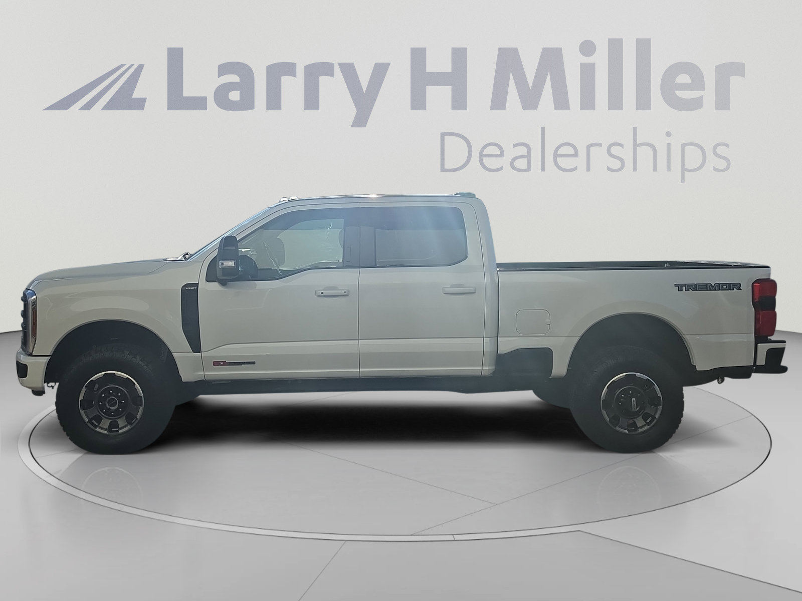 Used 2024 Ford F250 Lariat w/ Lariat Ultimate Package AWD/4WD image 2