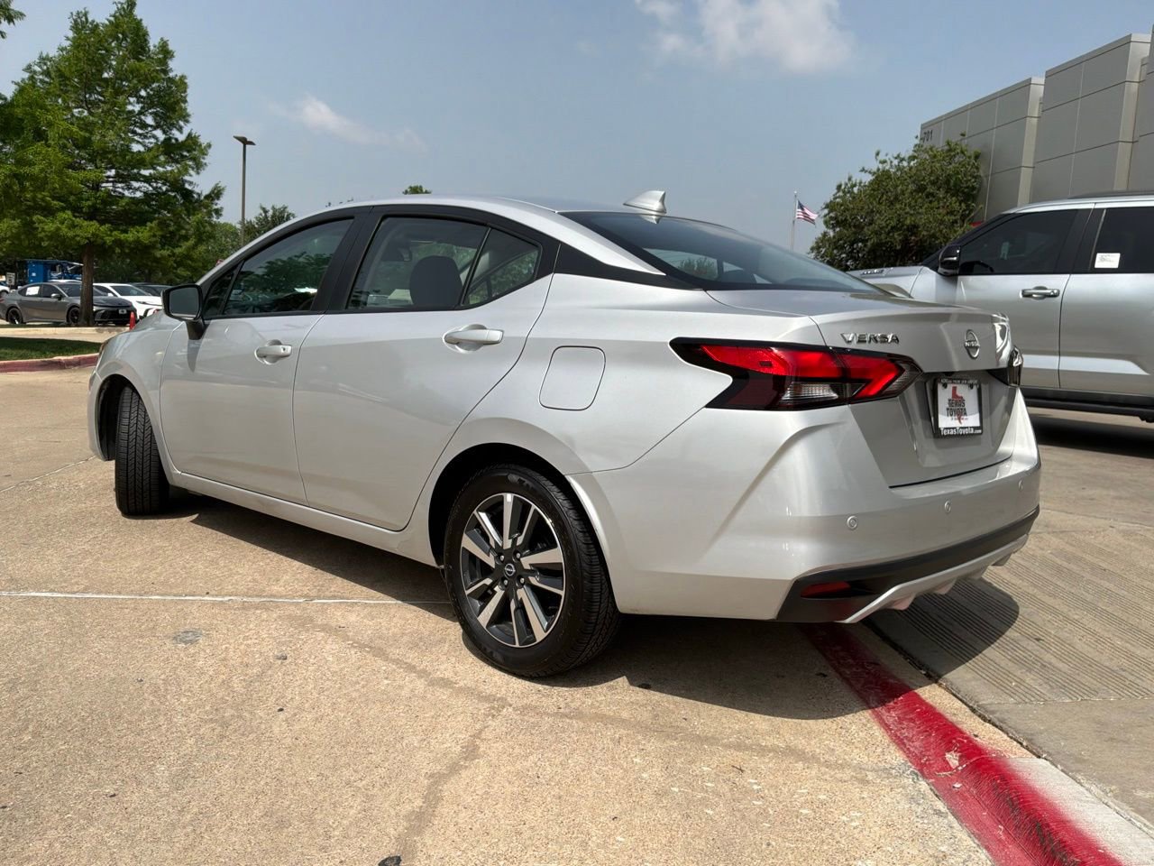 Used 2025 Nissan Versa SV FWD image 8