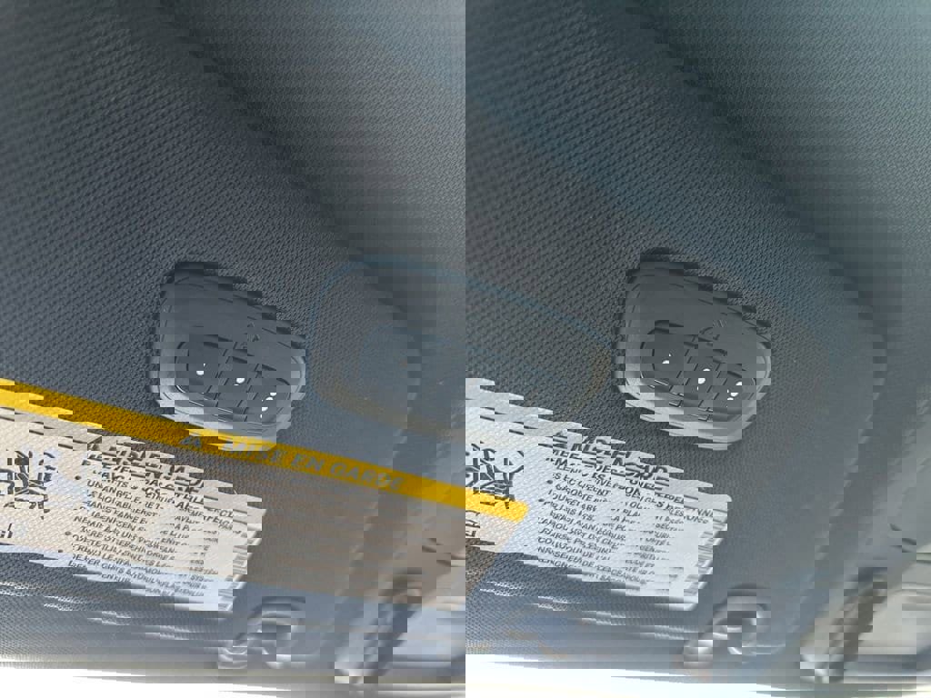 Used 2025 Chrysler Pacifica Limited image 30