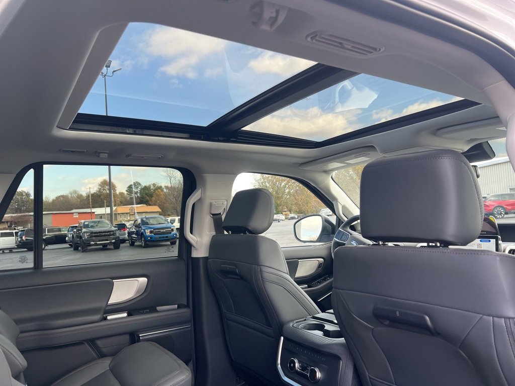 New 2025 Ford Expedition Active image 19