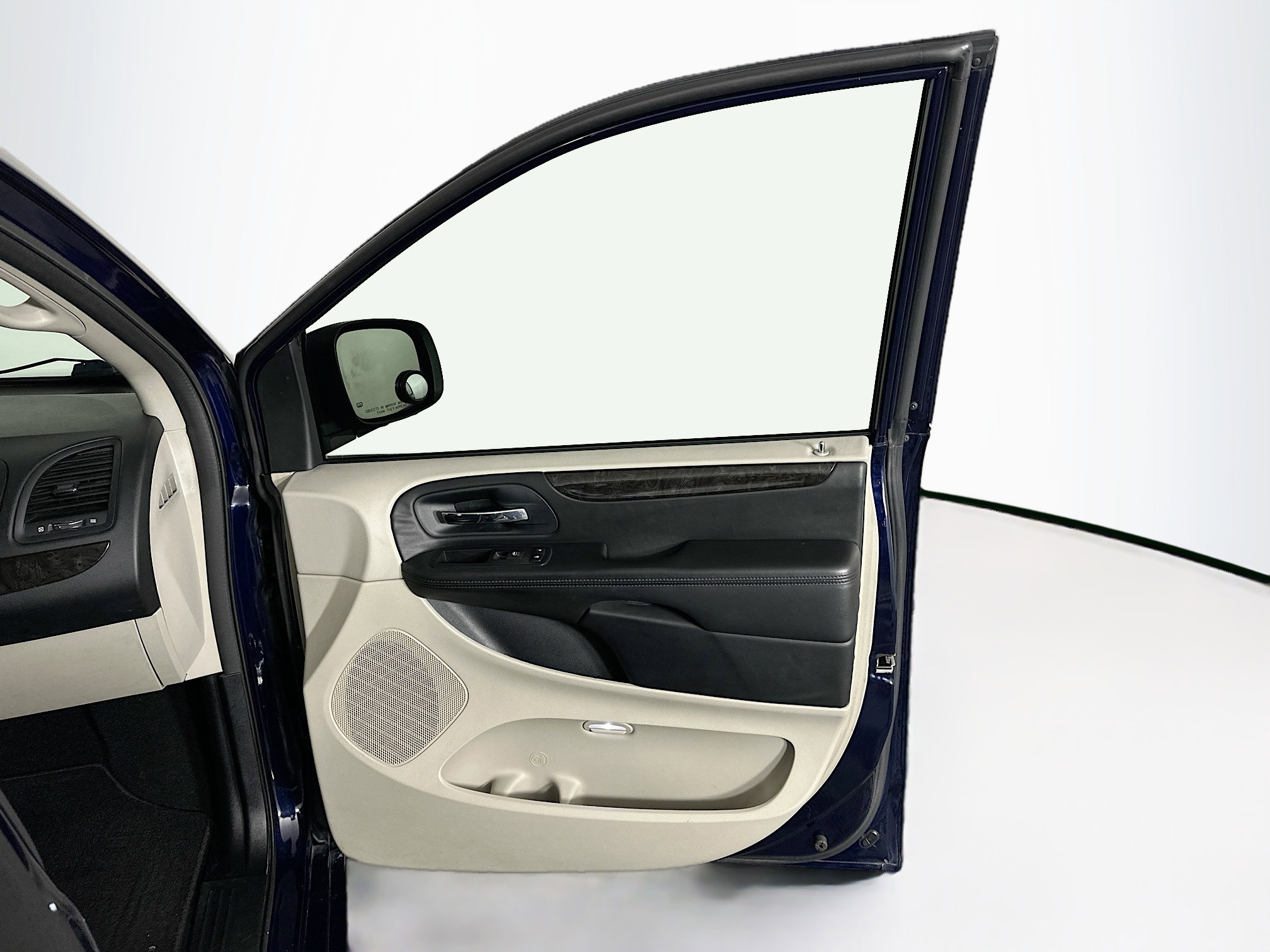 Used 2013 Dodge Grand Caravan SXT w/ Entertainment Group 1 image 32