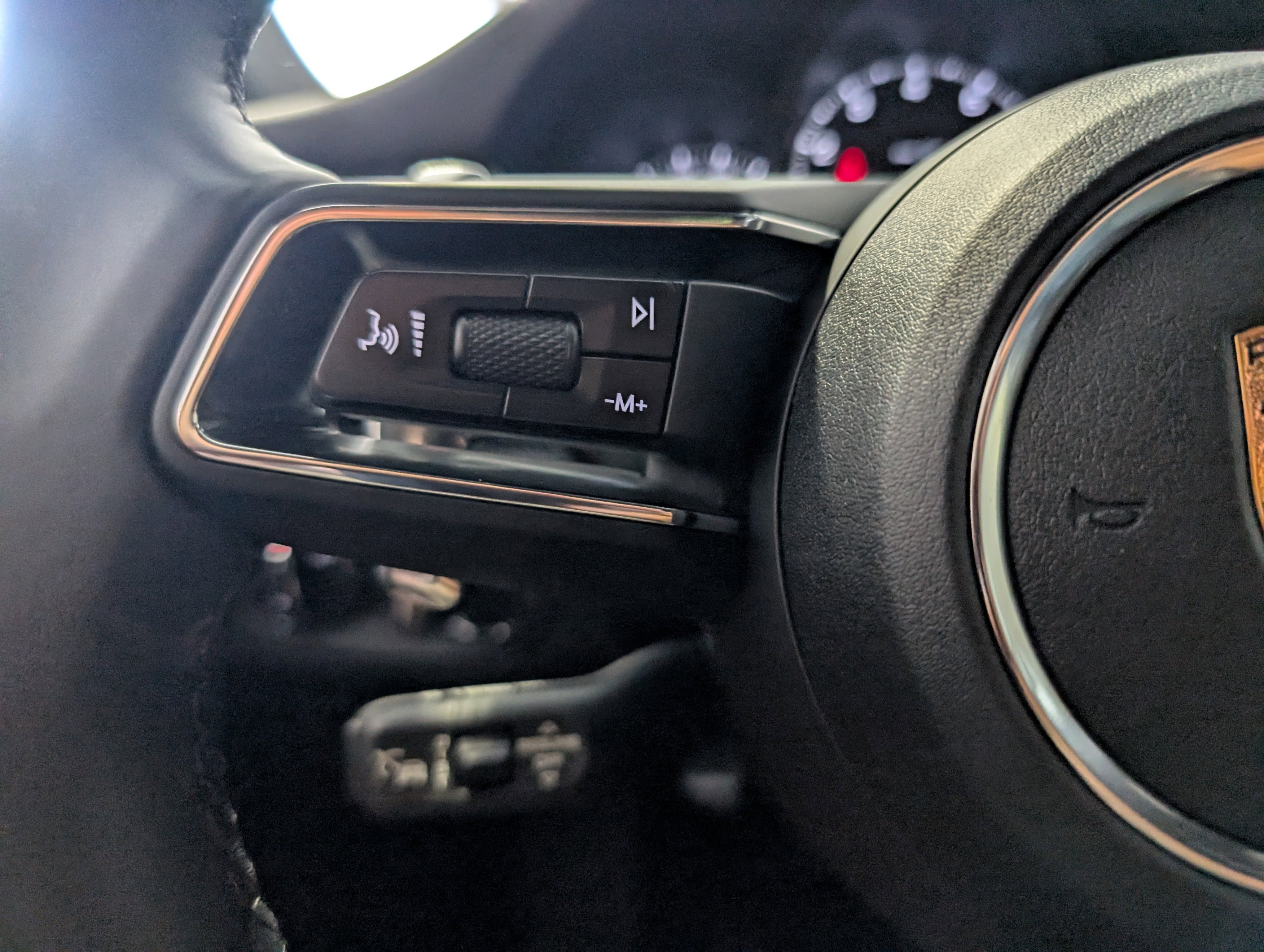Certified 2024 Porsche Macan image 33