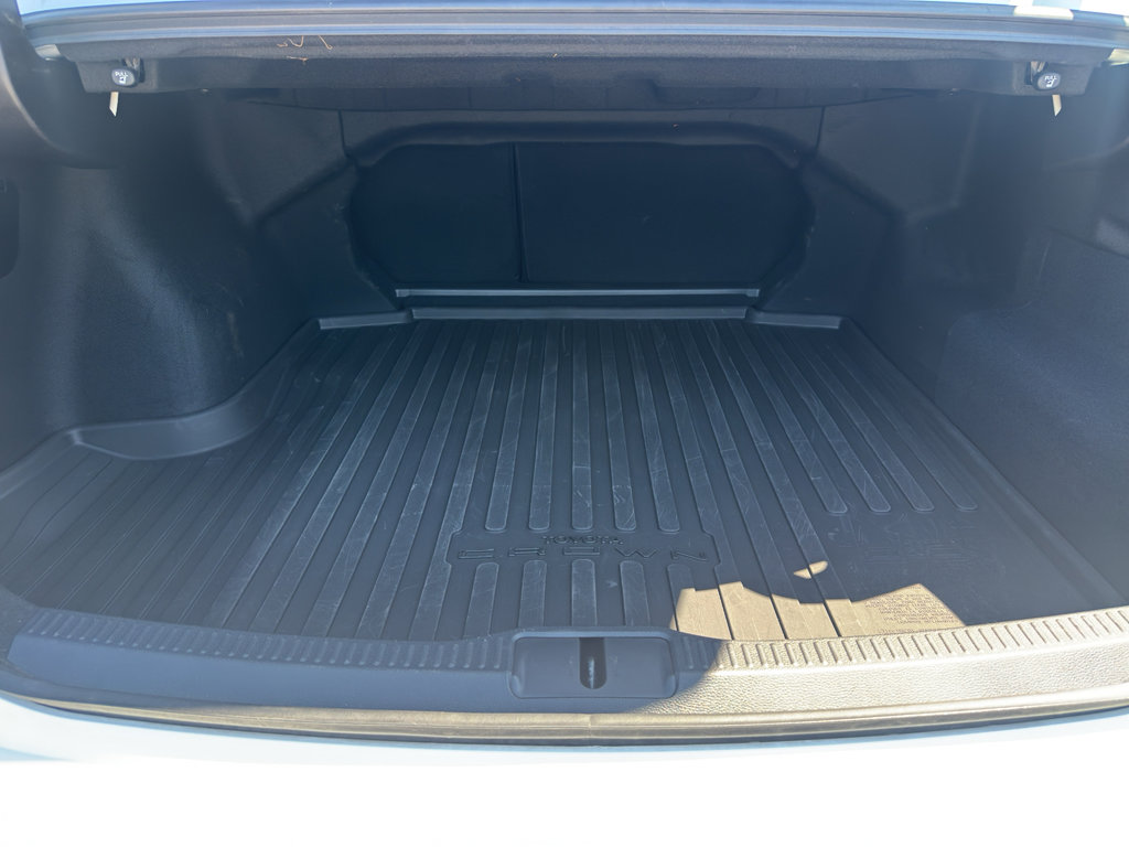 Used 2023 Toyota Crown Limited image 22