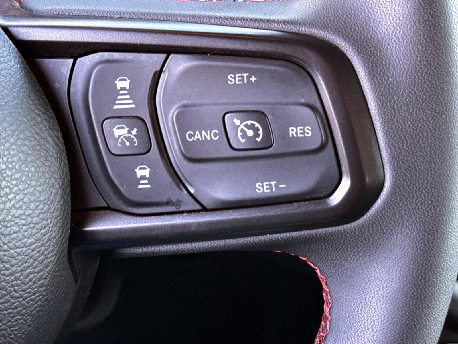 Used 2024 Jeep Gladiator Rubicon AWD/4WD image 18