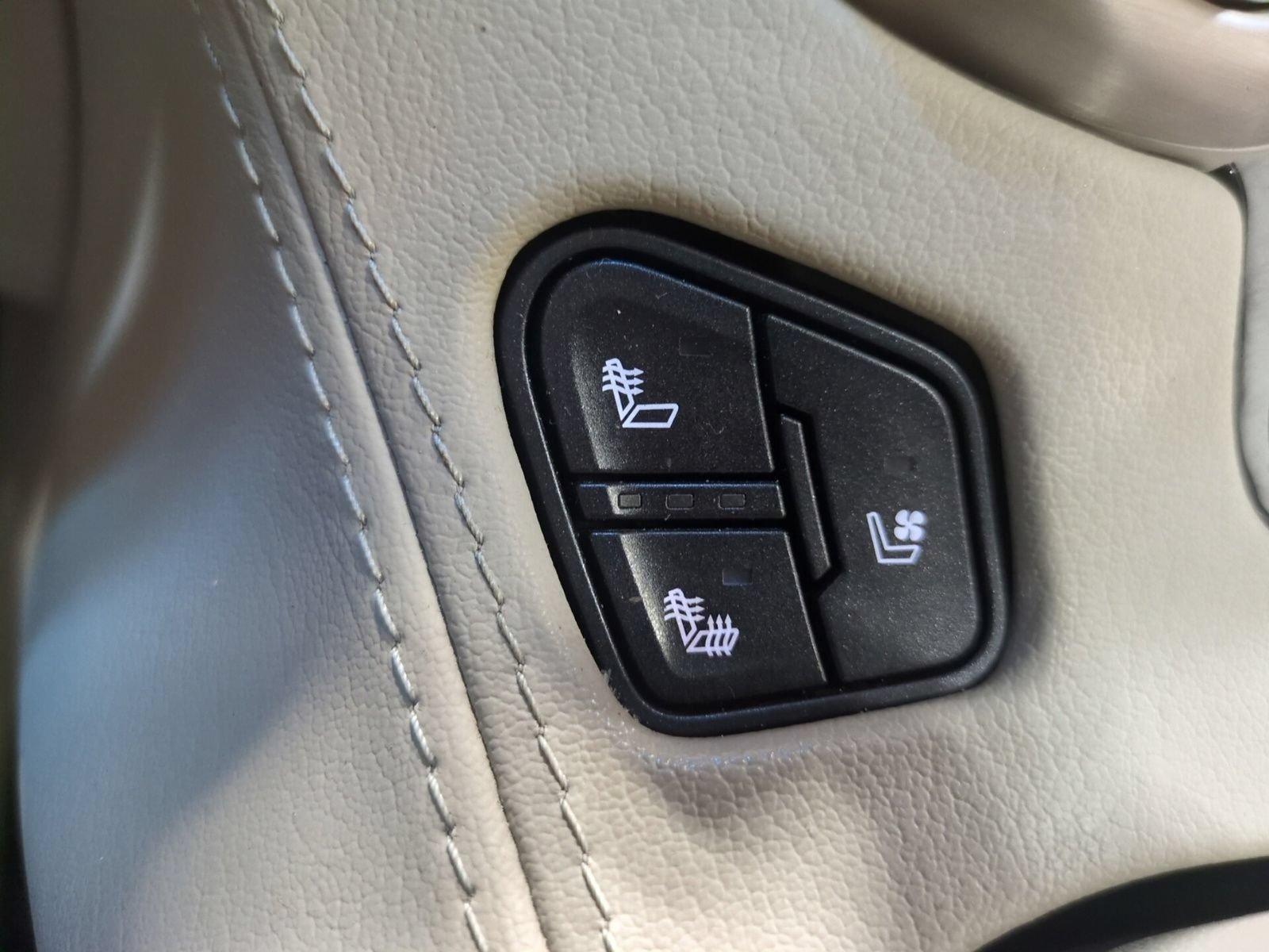 Used 2019 GMC Yukon Denali w/ Open Road Package AWD/4WD image 25