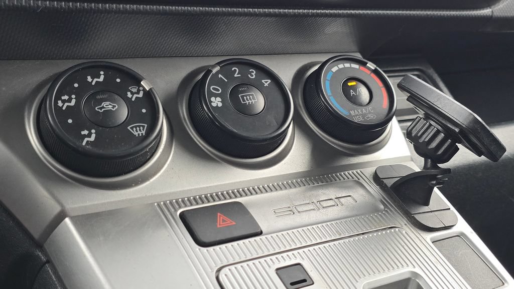 Used 2012 Scion xB FWD image 30