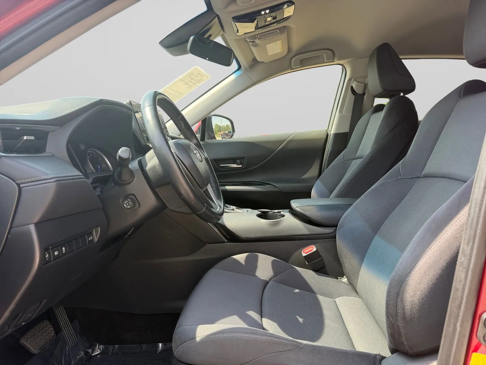 Used 2021 Toyota Venza LE image 15