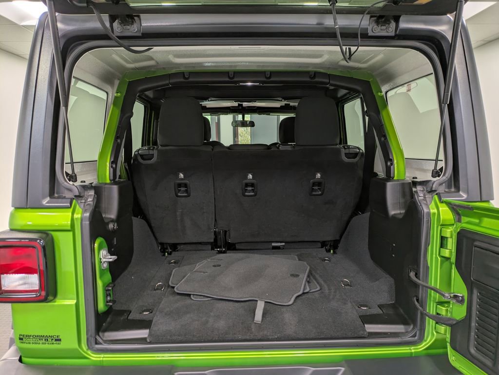 Used 2018 Jeep Wrangler Unlimited Sahara AWD/4WD image 25