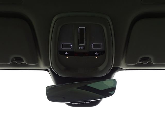 Used 2023 Volvo XC60 B5 Plus image 32