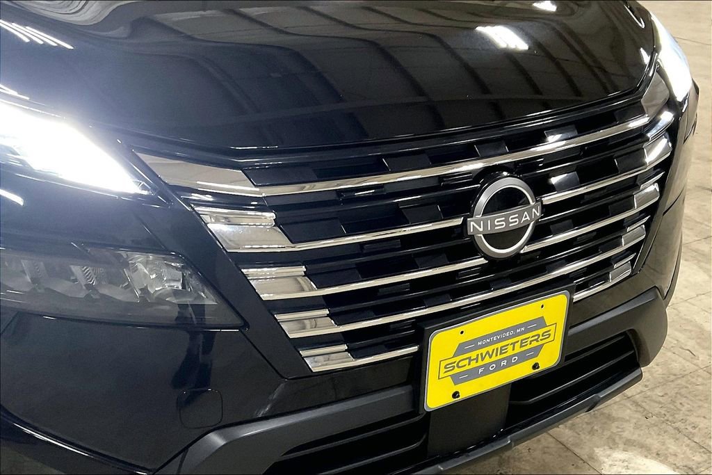 Used 2024 Nissan Rogue SV image 28