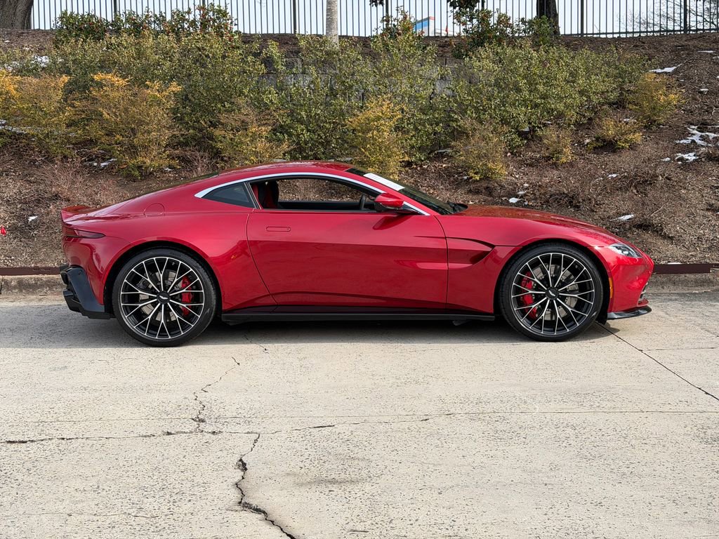 Used 2023 Aston Martin V8 Vantage Coupe image 13