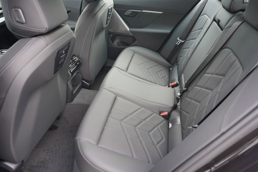 Used 2025 BMW i5 xDrive40 w/ Premium Package image 19