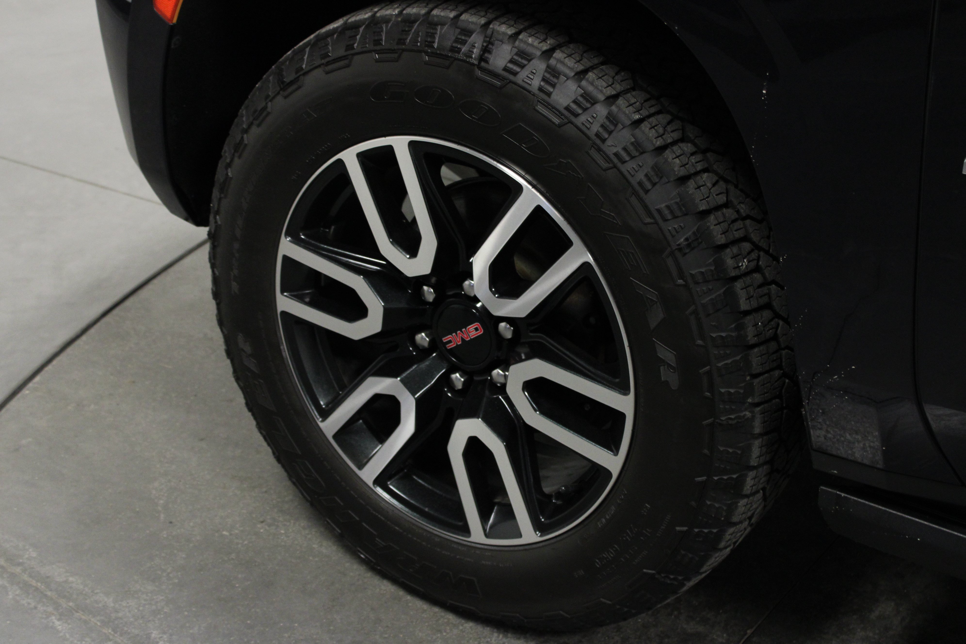 Used 2022 GMC Yukon AT4 w/ AT4 Premium Package AWD/4WD image 10