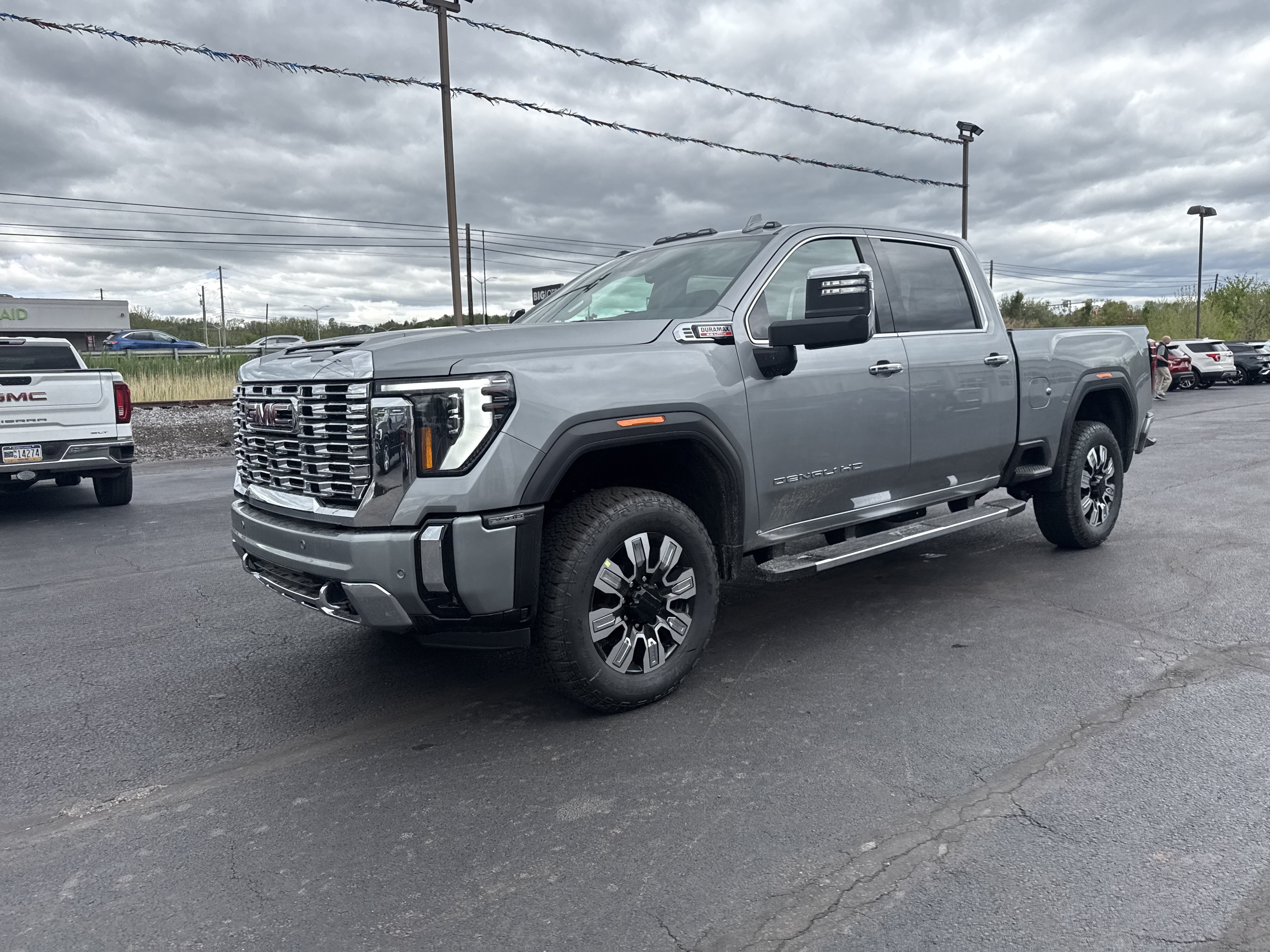 New 2026 GMC Sierra 2500 Denali w/ Denali Reserve Package AWD/4WD image 8