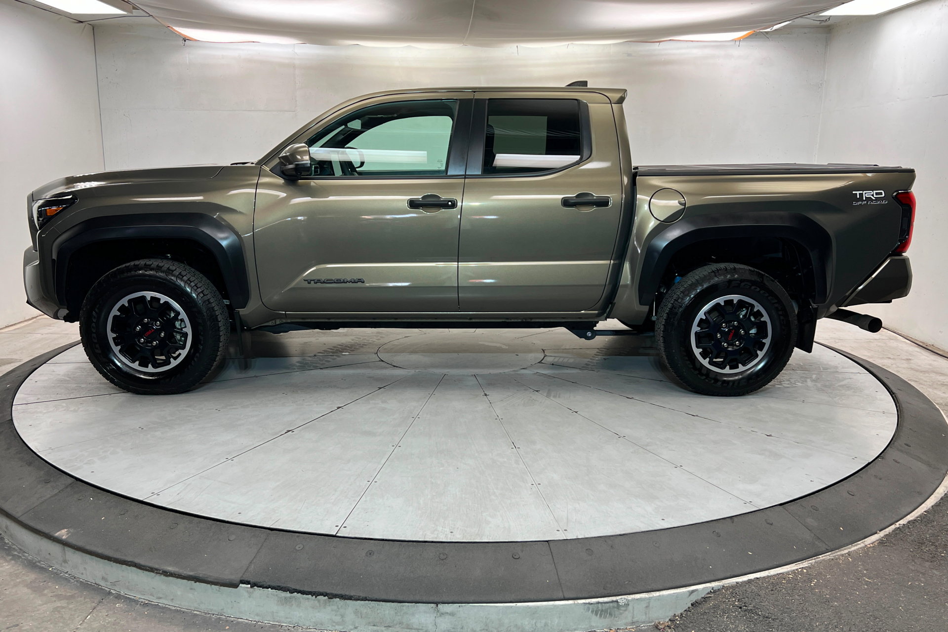 Used 2024 Toyota Tacoma TRD Off-Road AWD/4WD image 2
