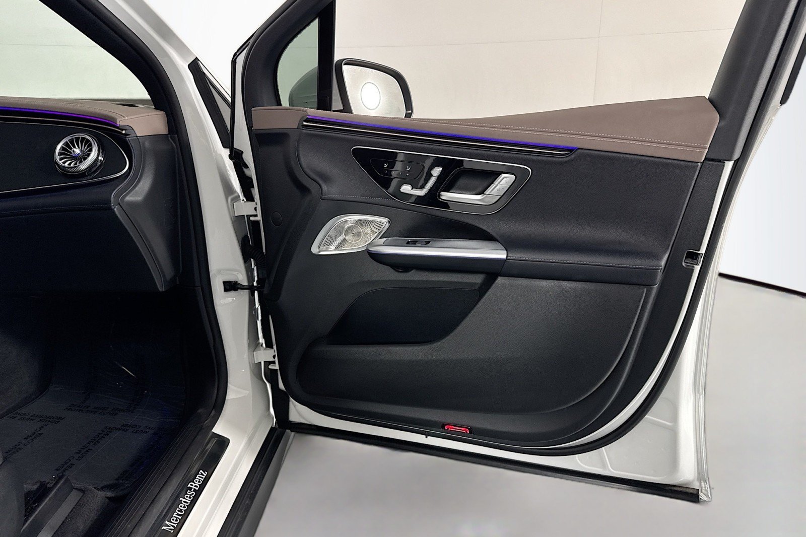 Certified 2023 Mercedes-Benz EQE 500 4MATIC SUV image 23