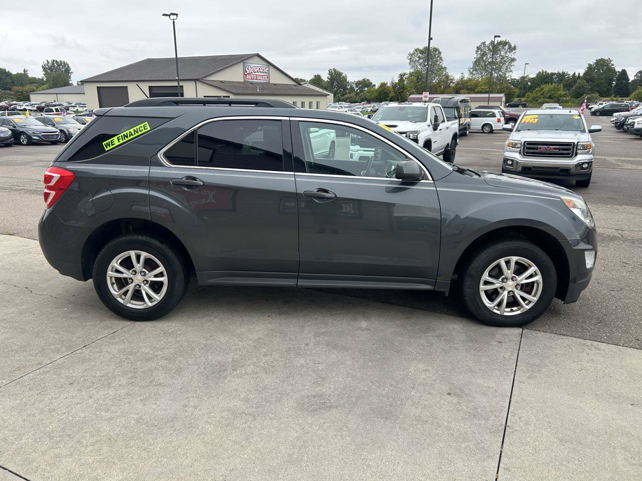 Used 2017 Chevrolet Equinox LT w/ Convenience Package FWD image 4