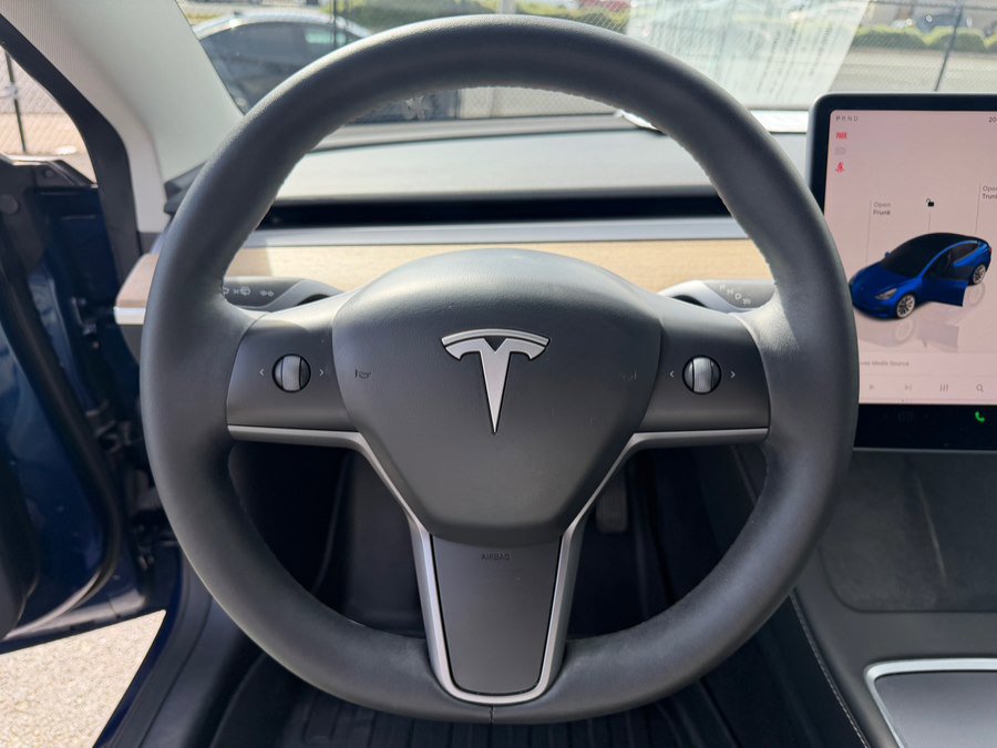 Used 2023 Tesla Model 3 Standard Range image 12