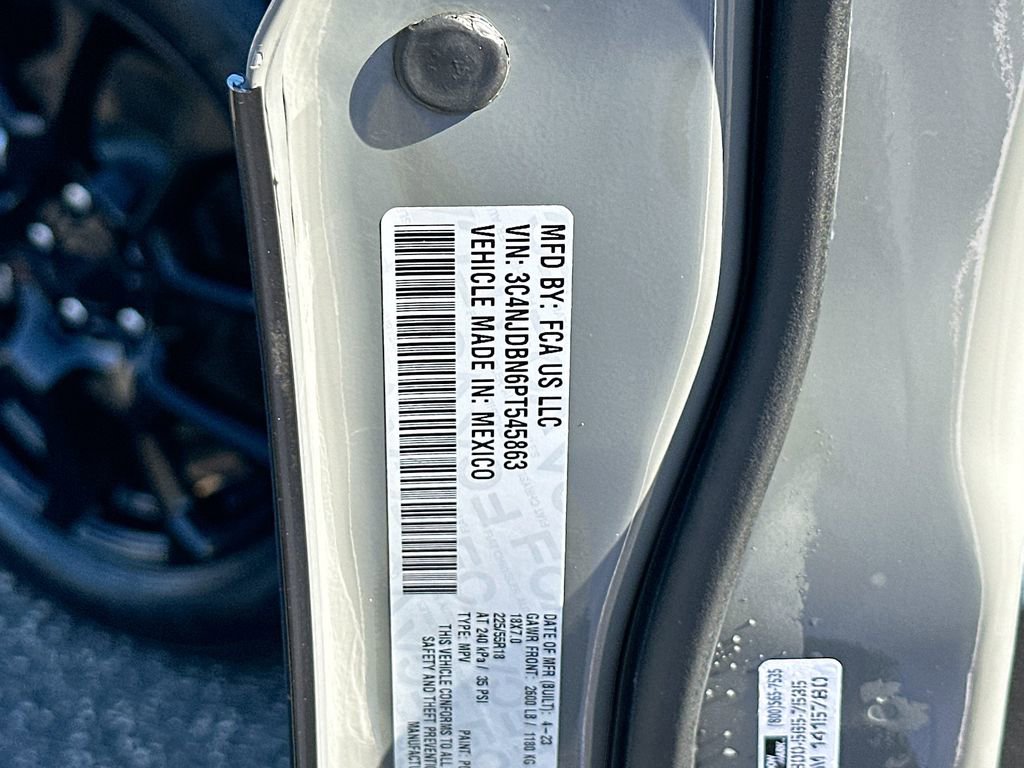 Used 2023 Jeep Compass Latitude image 30