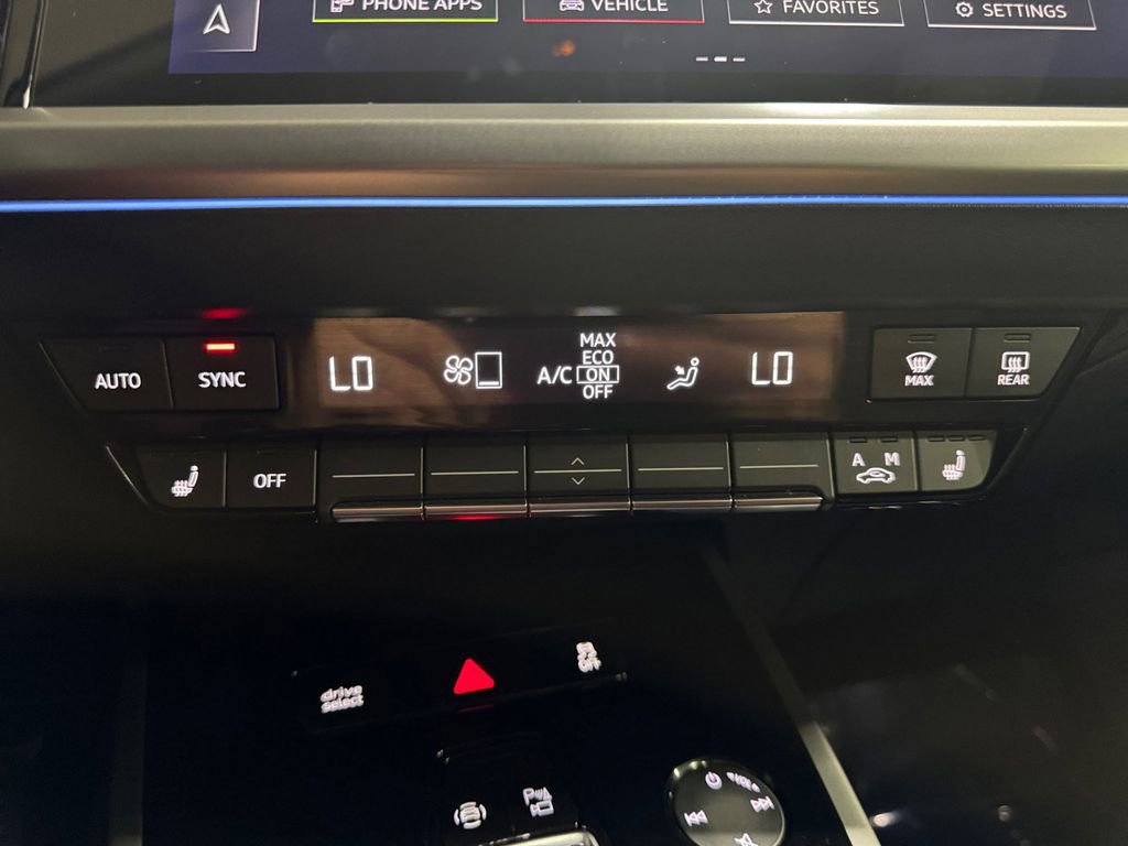 Used 2022 Audi Q4 e-tron Prestige image 21