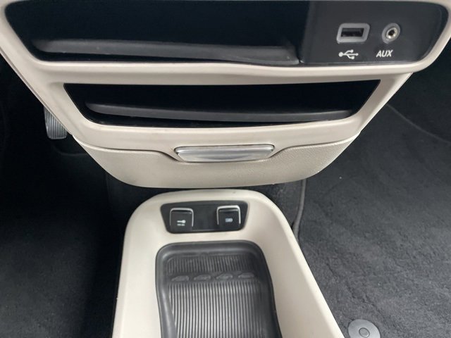 Used 2020 Chrysler Pacifica Touring w/ Tire & Wheel Group image 27