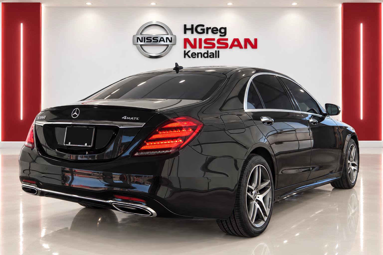 Used 2018 Mercedes-Benz S 560 4MATIC Sedan image 4