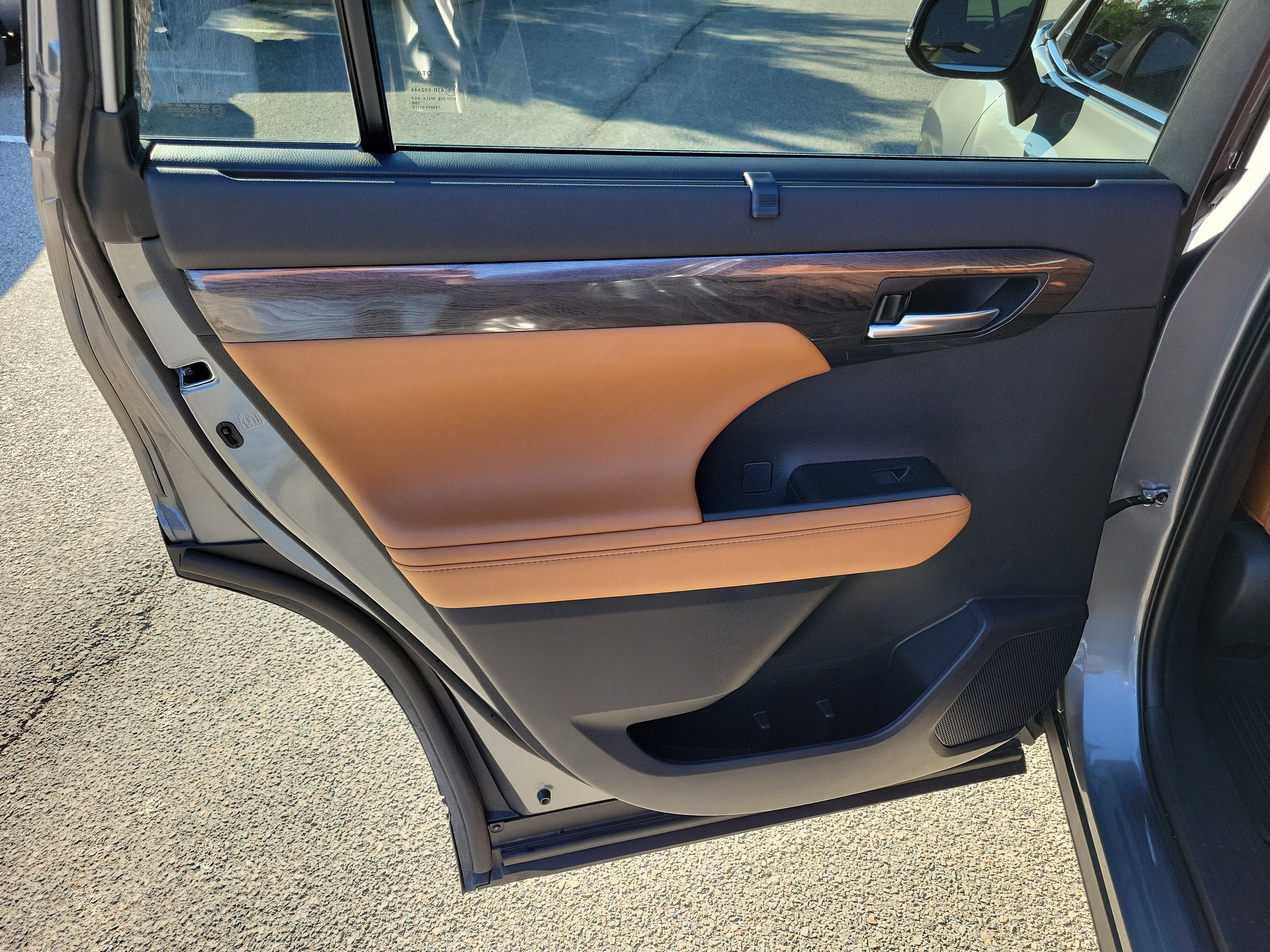 Certified 2025 Toyota Highlander Platinum image 19