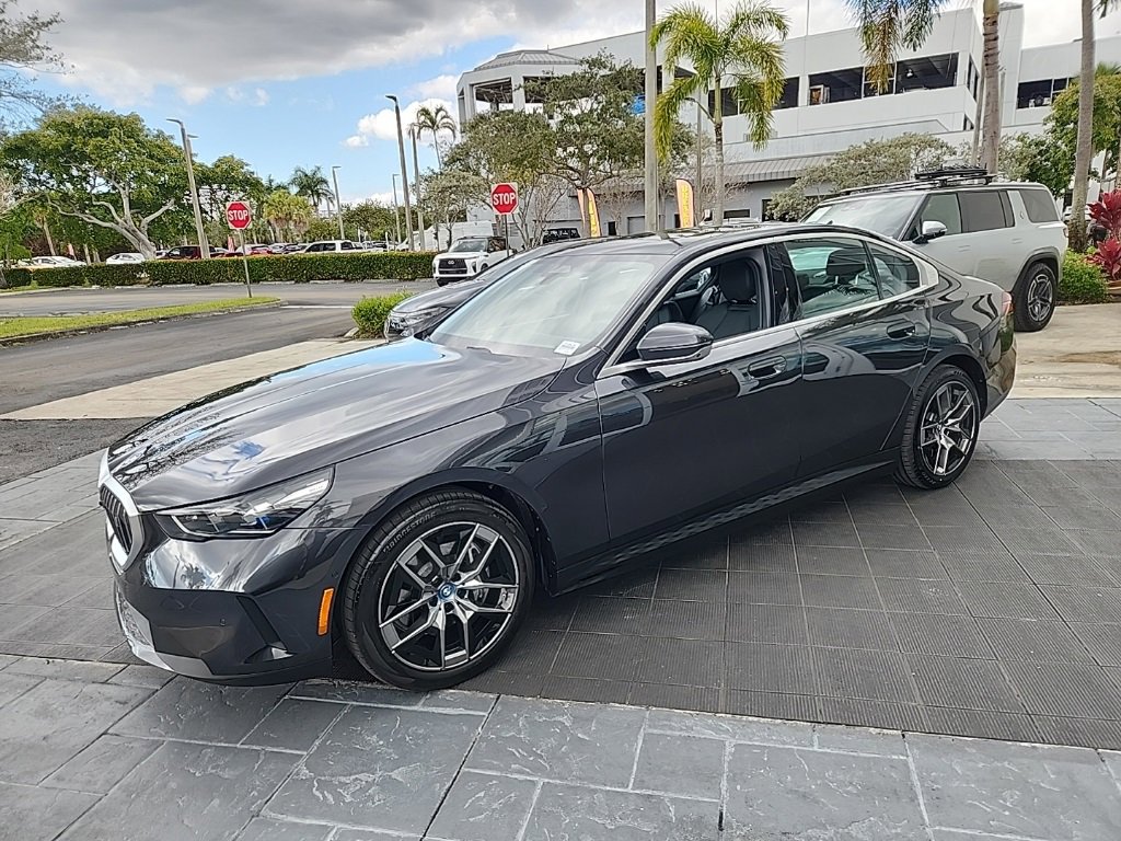 Used 2025 BMW i5 eDrive40i image 14