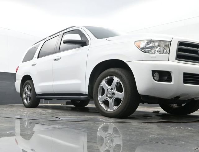 Used 2013 Toyota Sequoia SR5 w/ Sport Appearance Pkg image 9