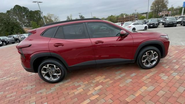 Used 2025 Chevrolet Trax LT w/ Driver Confidence Package FWD image 2