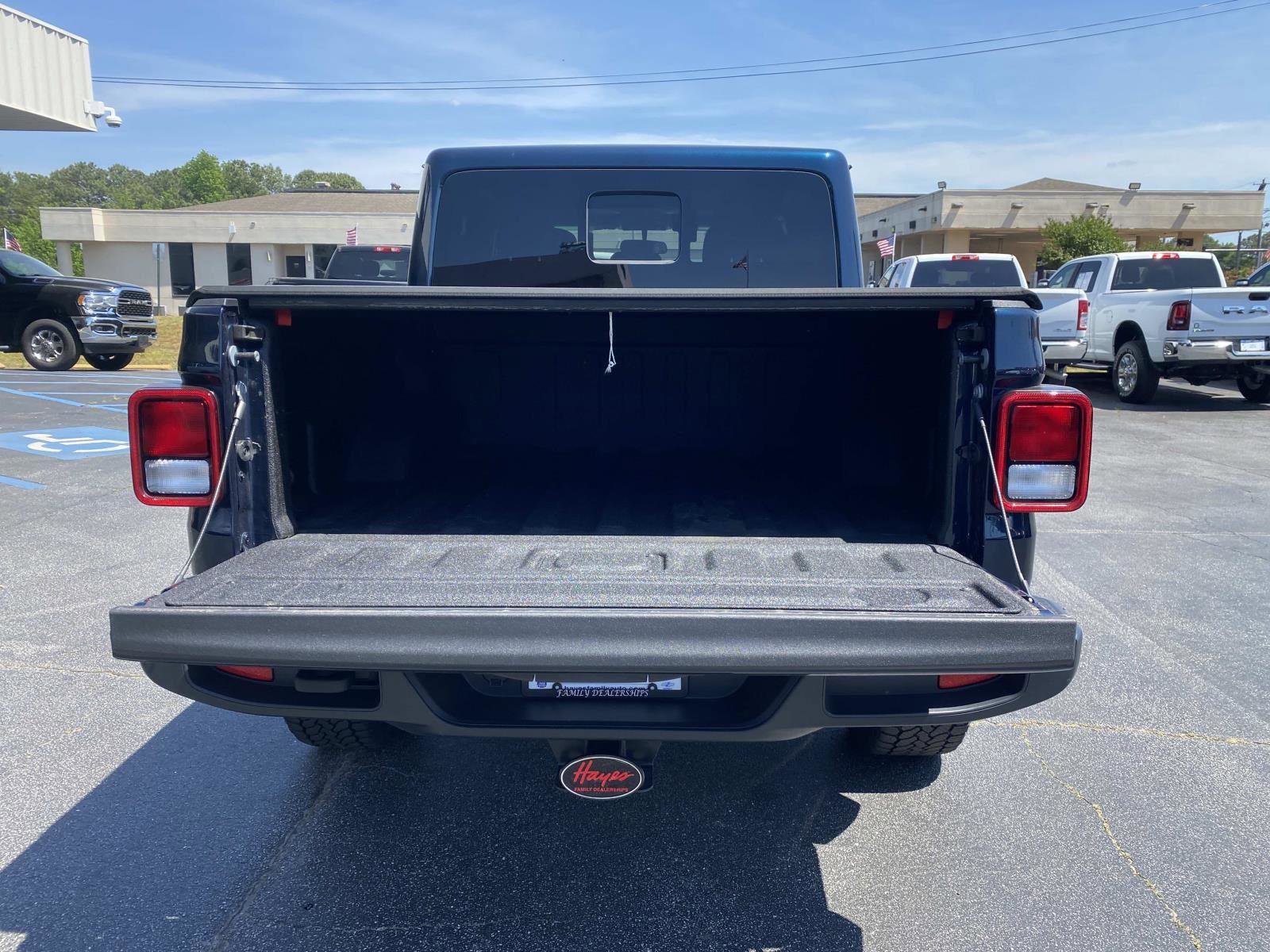 Used 2025 Jeep Gladiator Sport AWD/4WD image 5