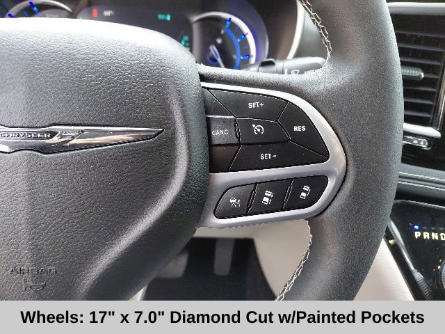 Used 2022 Chrysler Pacifica Touring-L image 12