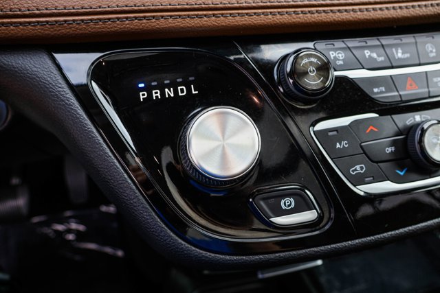 Used 2018 Chrysler Pacifica Limited image 21