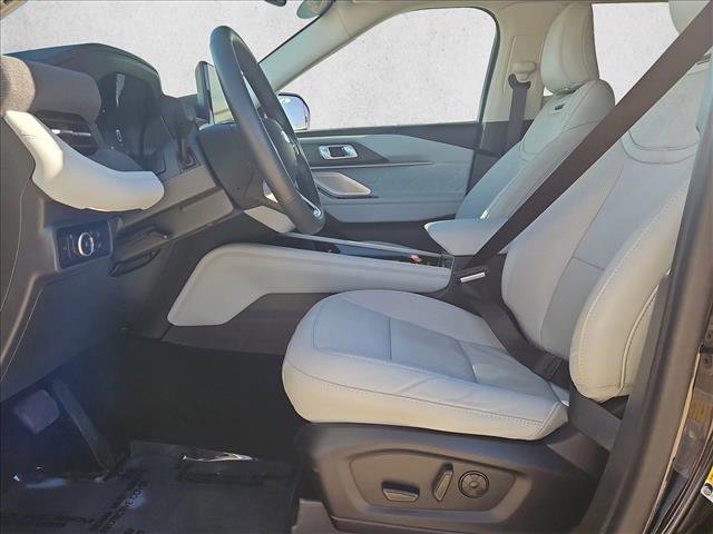 Used 2025 Ford Explorer Platinum w/ LUX Leather Package image 17