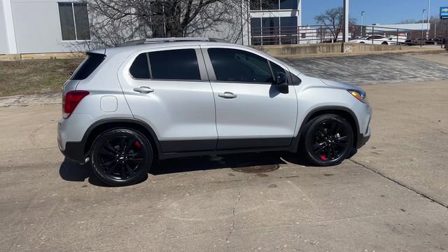 Used 2022 Chevrolet Trax LT w/ Redline Edition image 9