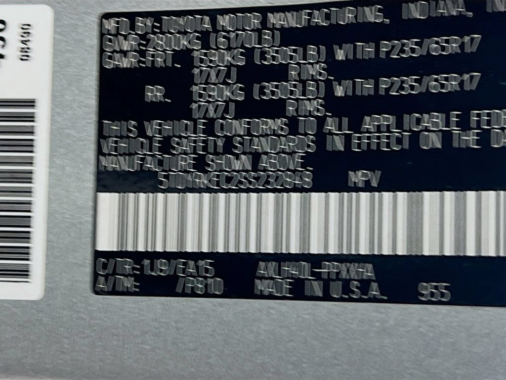 Certified 2025 Toyota Sienna XLE FWD image 33