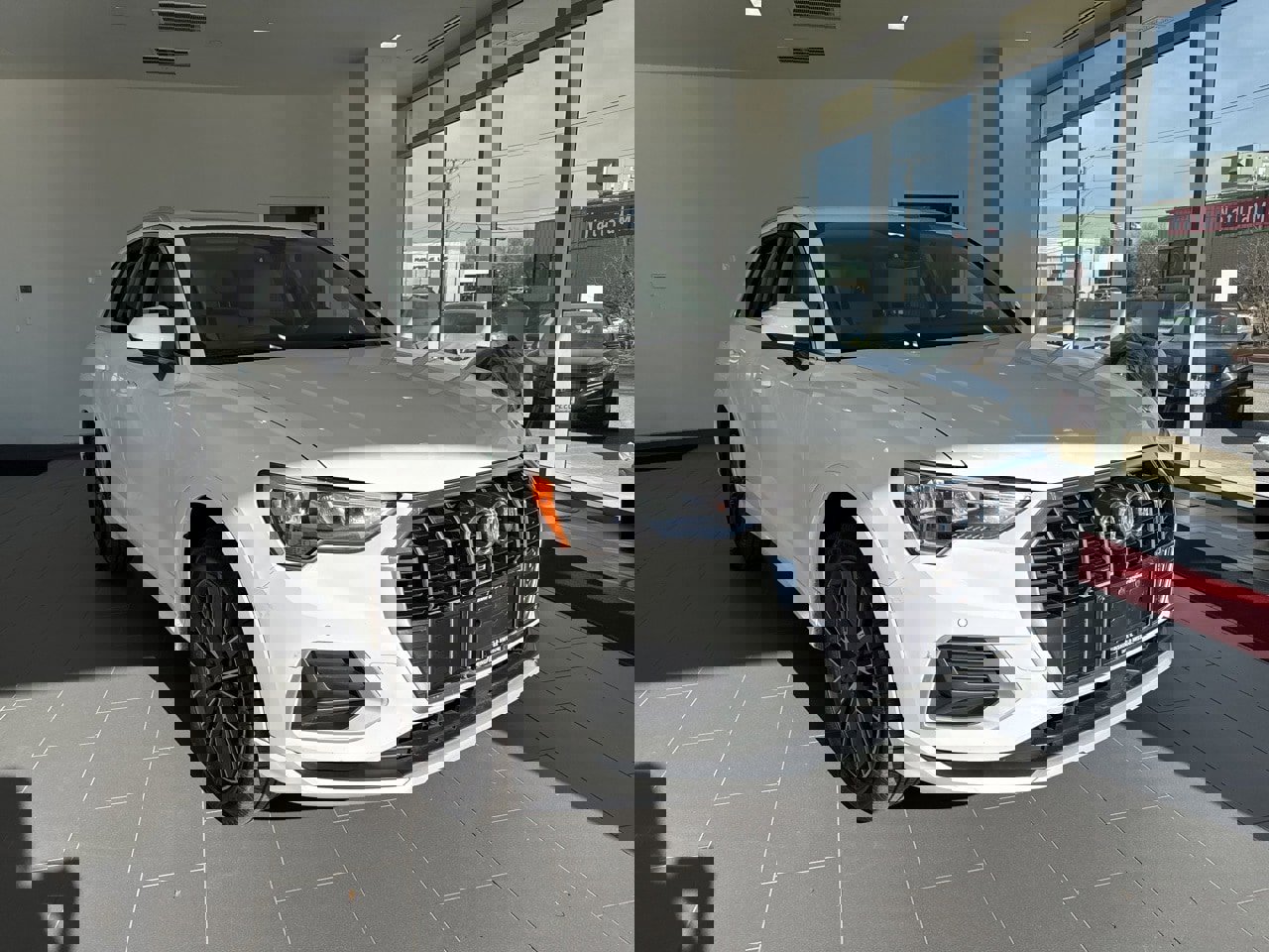 Used 2022 Audi Q3 2.0T Premium w/ Convenience Package image 2