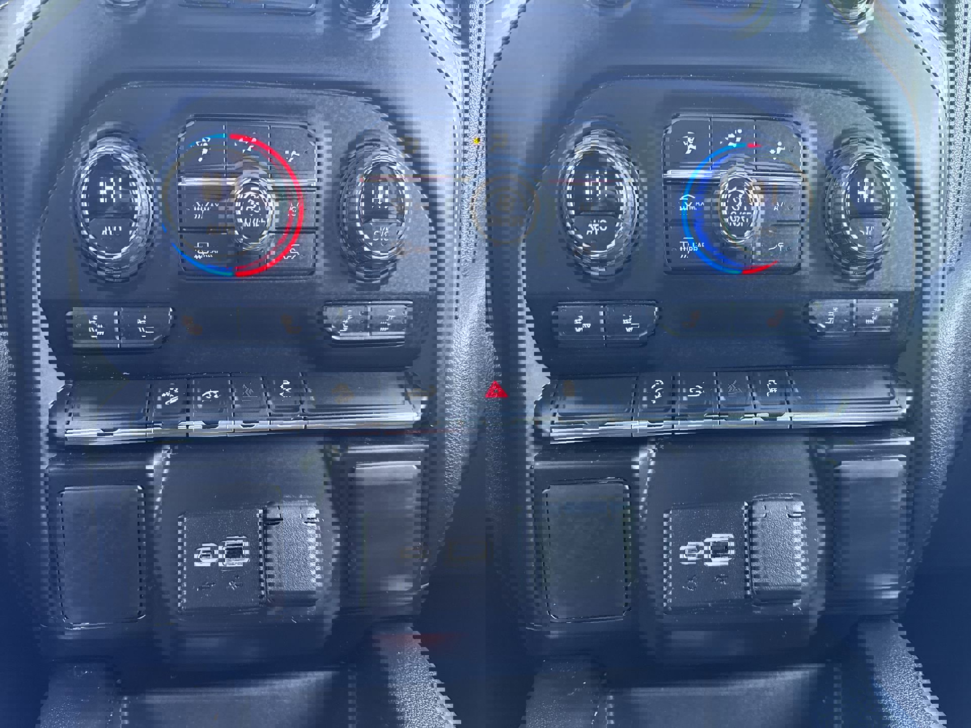 Used 2021 Chevrolet Silverado 1500 LT Trail Boss w/ Bed Protection Package image 17