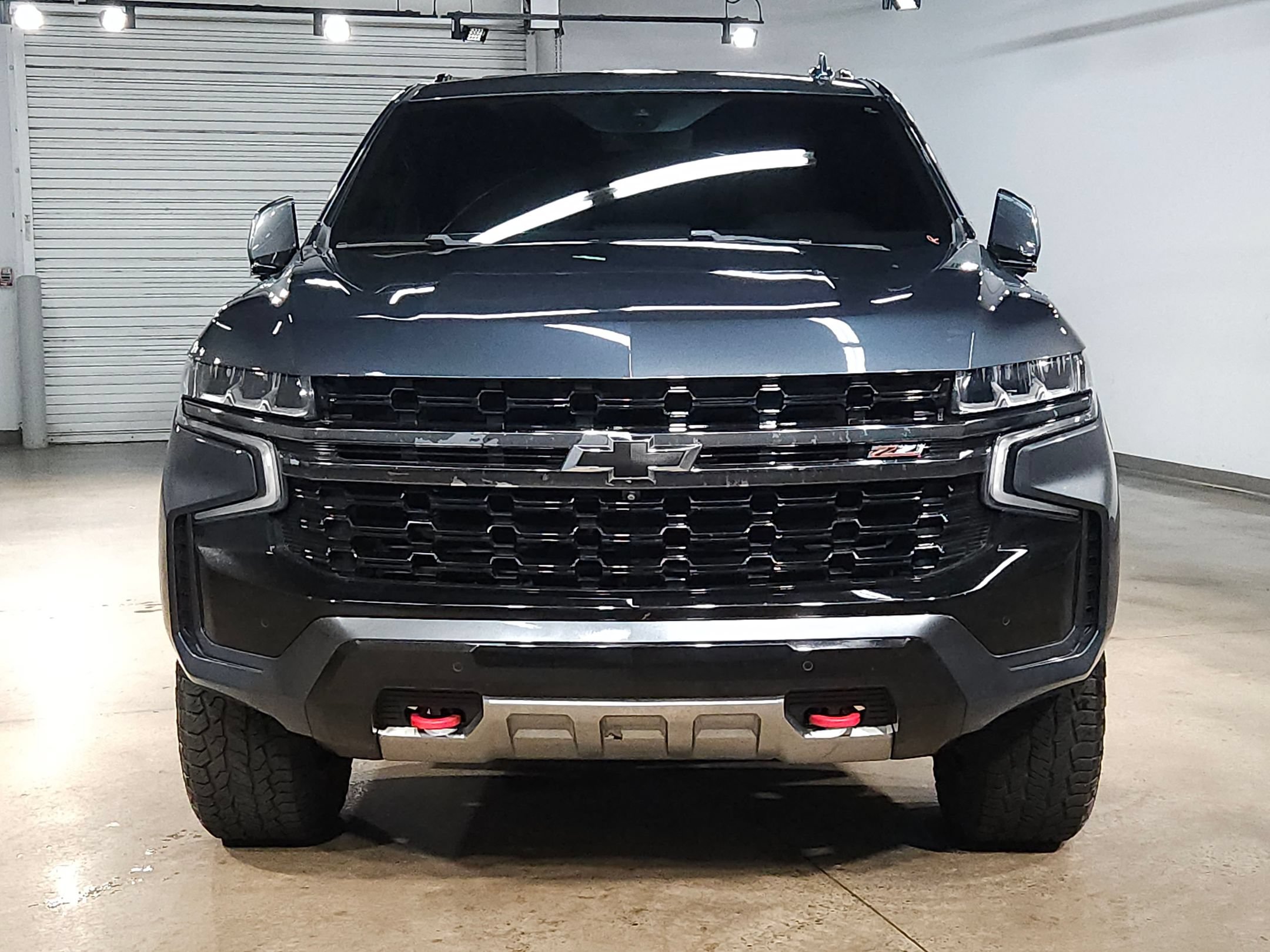 Used 2021 Chevrolet Tahoe Z71 w/ Luxury Package AWD/4WD image 2