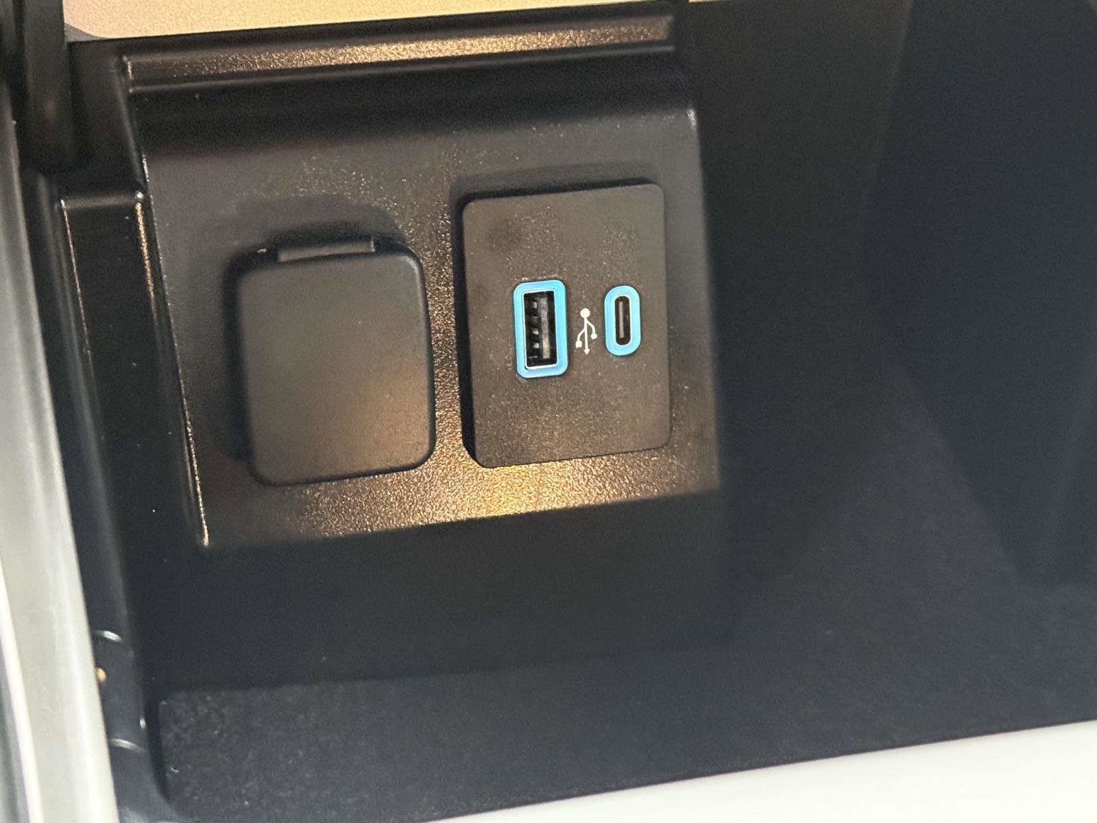 Used 2022 Ford Explorer XLT image 30