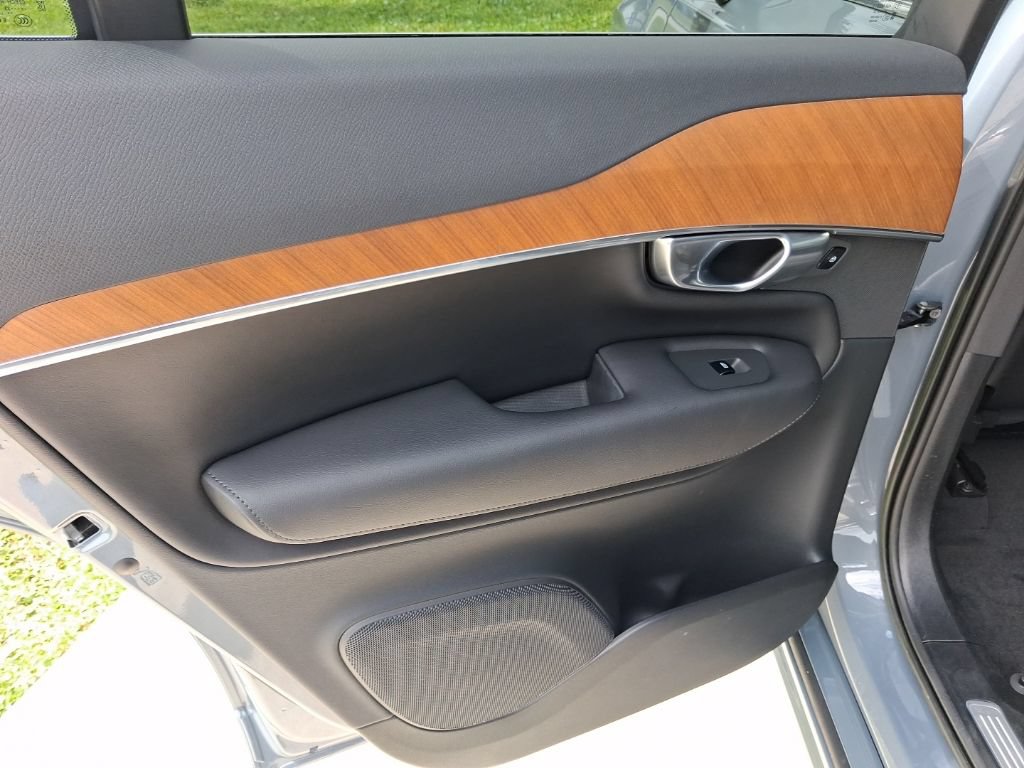 Used 2023 Volvo XC90 B5 Plus w/ Protection Package Premier AWD/4WD image 11