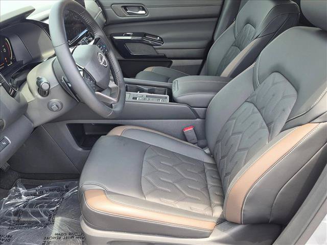 Used 2026 Nissan Pathfinder Platinum FWD image 15