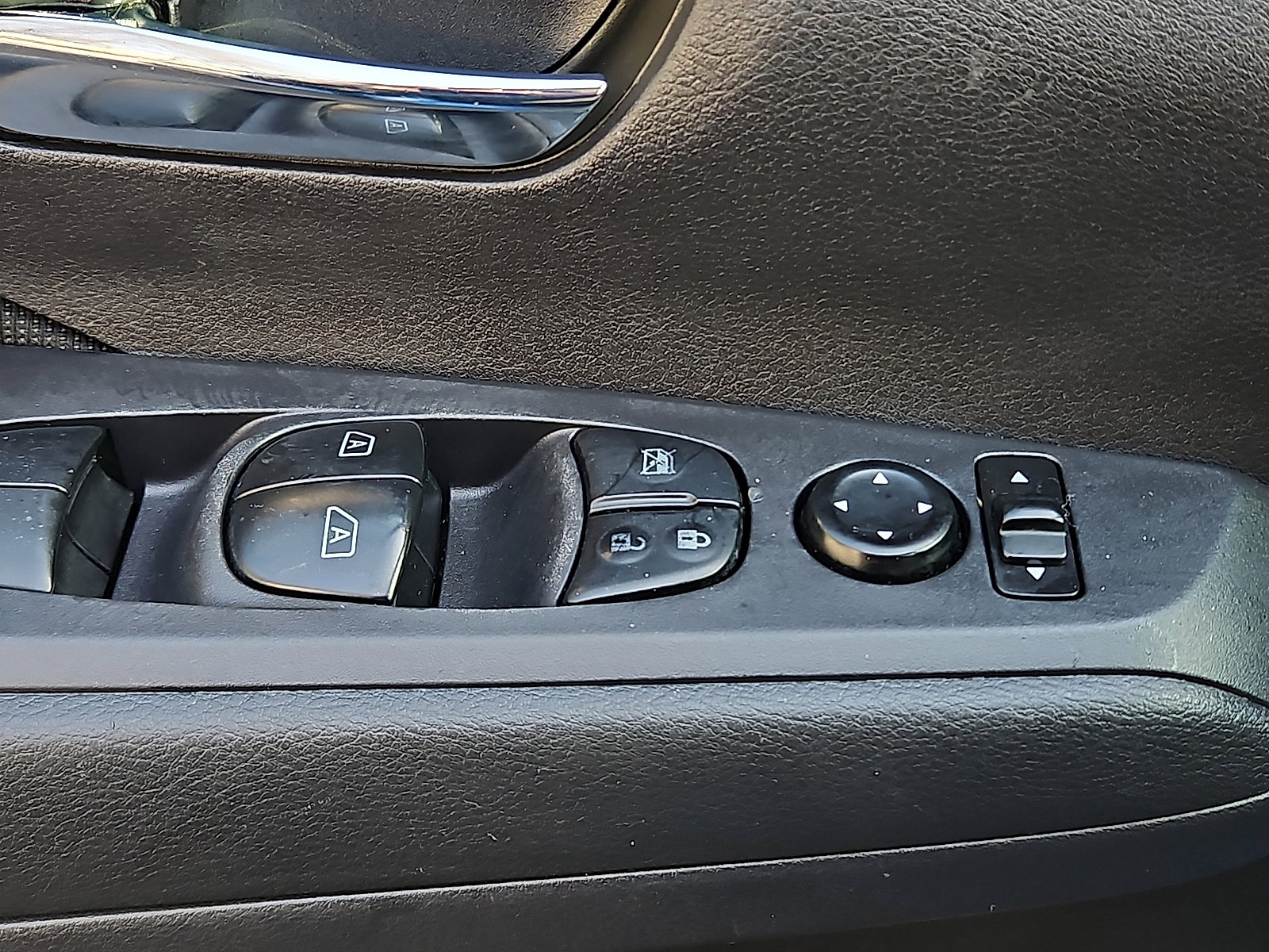 Certified 2024 Nissan Kicks SV image 24